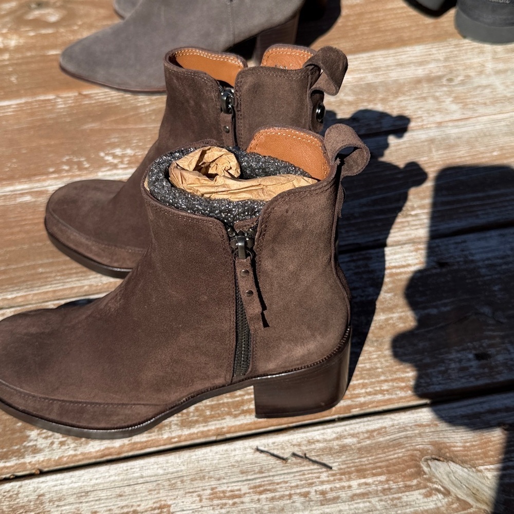 NWOT Homers Artisan Suede Ankle Heeled Booties size 6.5 - Picture 3 of 9